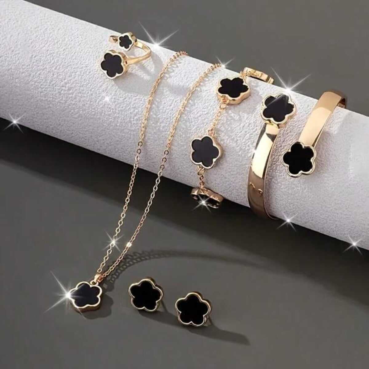 Black Petals Charm – 5-Piece Jewelry Set