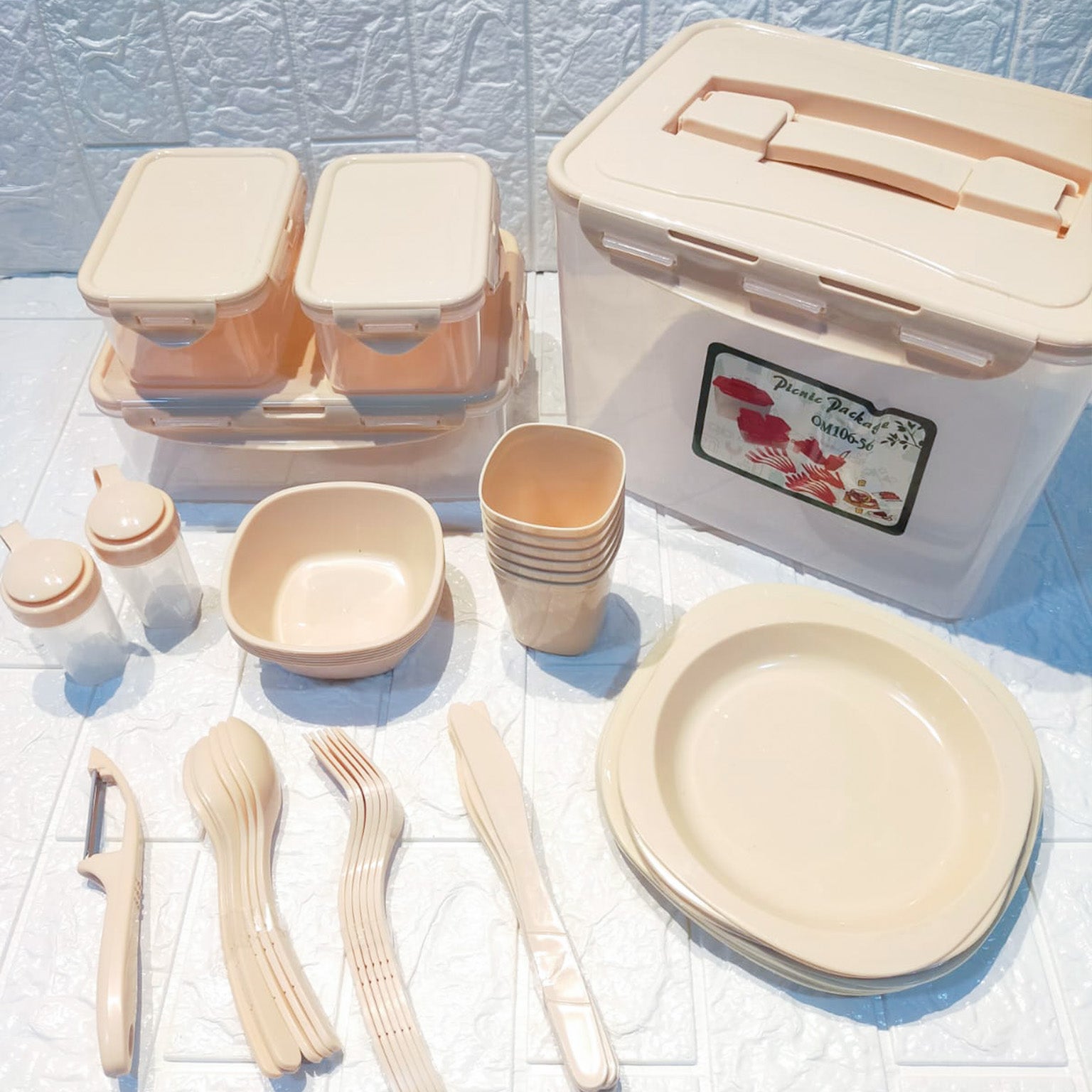 The Ultimate 49-Pieces Outdoor Picnic Set (0M10656)