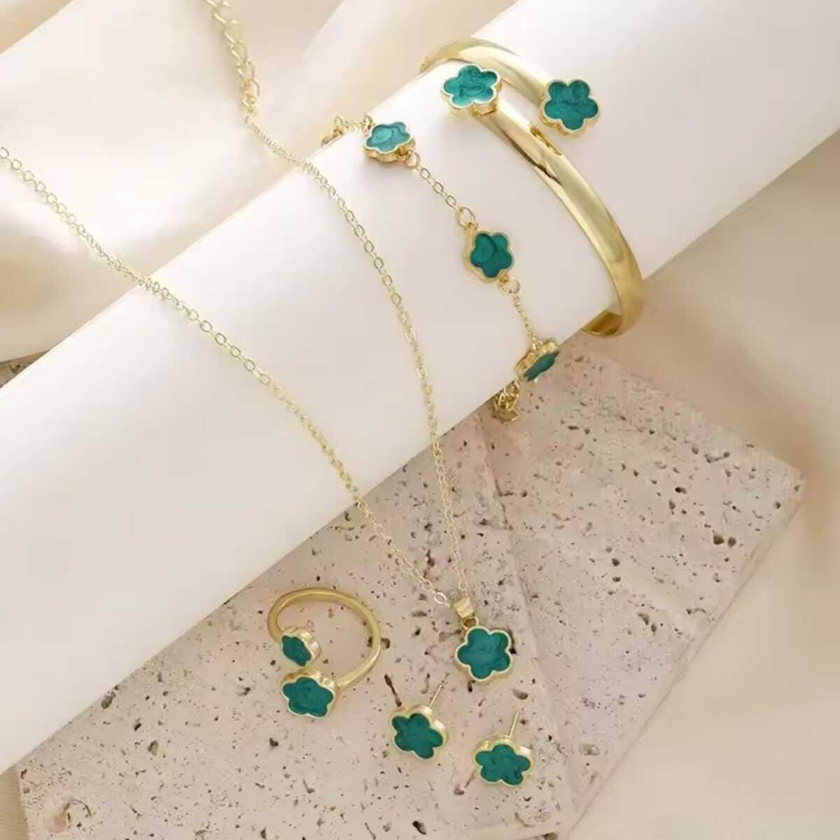 Black Petals Charm – 5-Piece Jewelry Set