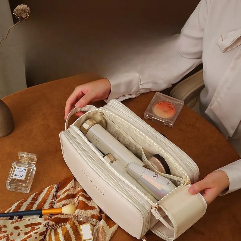 Versatile and Stylish Cosmetic Bag - All-In-One Store